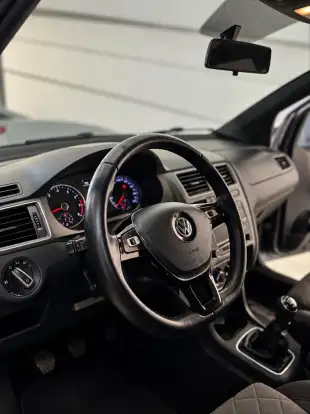 VOLKSWAGEN-FOX-2018