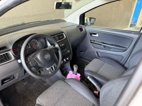 VOLKSWAGEN-FOX-2012