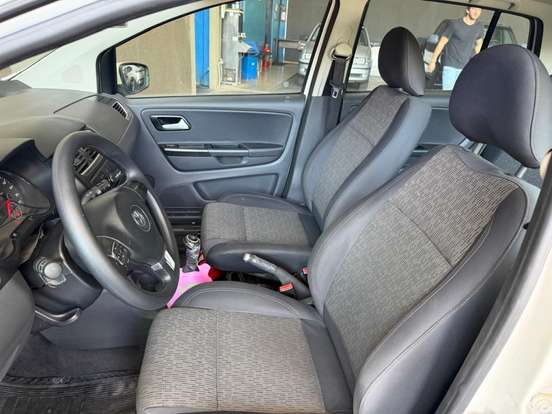 VOLKSWAGEN-FOX-2012
