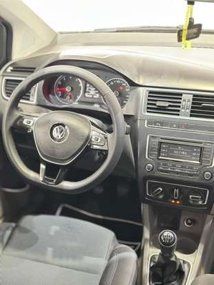 VOLKSWAGEN-FOX-2015
