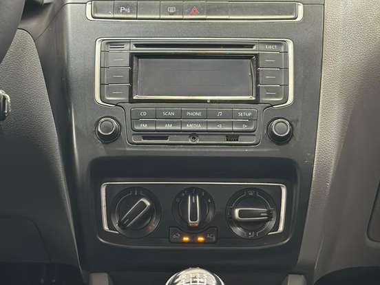 VOLKSWAGEN-FOX-1.0 MPI BLUEMOTION 12V FLEX 4P MANUAL VOLKSWAGEN-FOX-2015
