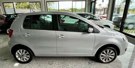 VOLKSWAGEN-FOX-2014