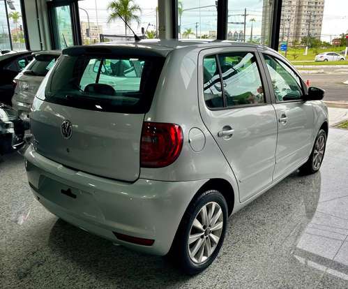 VOLKSWAGEN-FOX-2014