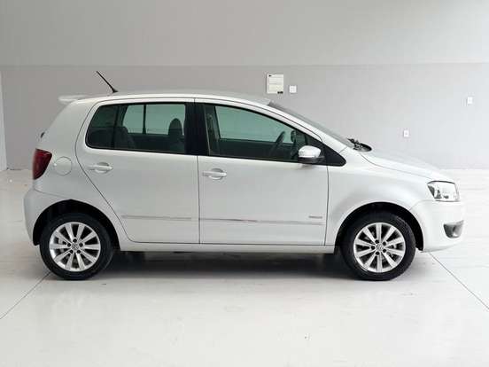 VOLKSWAGEN-FOX-1.6 MI BLUEMOTION 8V FLEX 4P MANUAL VOLKSWAGEN-FOX-2013