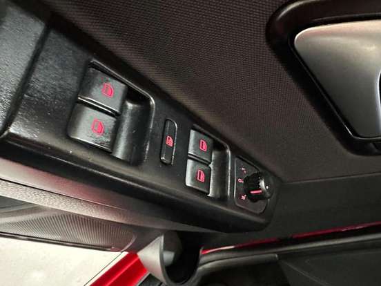 VOLKSWAGEN-FOX-2012