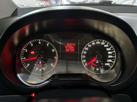 VOLKSWAGEN-FOX-2012