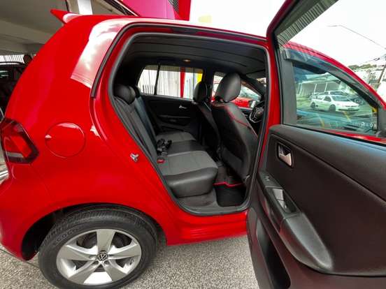 VOLKSWAGEN-FOX-2015