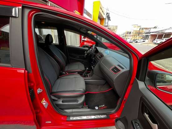 VOLKSWAGEN-FOX-1.6 MI ROCK IN RIO 8V FLEX 4P MANUAL VOLKSWAGEN-FOX-2015