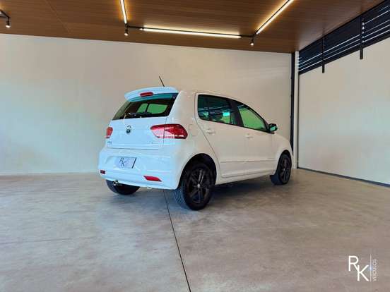 VOLKSWAGEN-FOX-2016