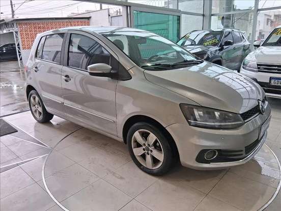 VOLKSWAGEN-FOX-2017