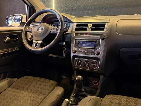 VOLKSWAGEN-FOX-2015