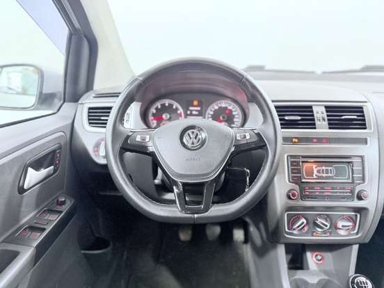 VOLKSWAGEN-FOX-2015