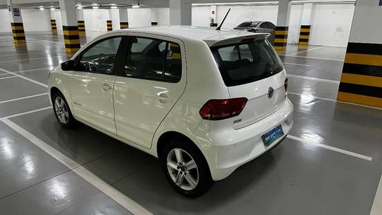 VOLKSWAGEN-FOX-2015