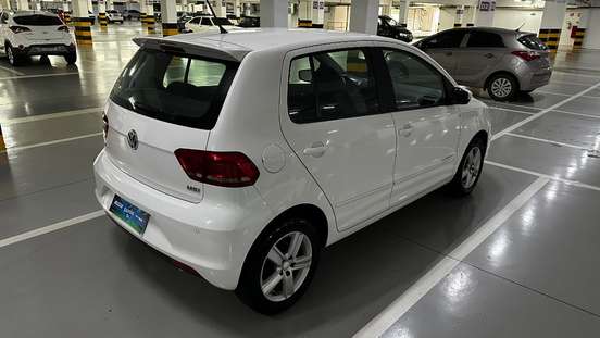 VOLKSWAGEN-FOX-2015