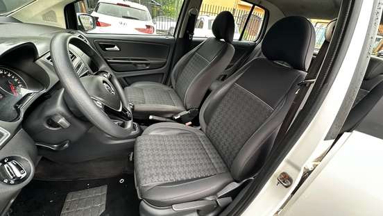 VOLKSWAGEN-FOX-2015