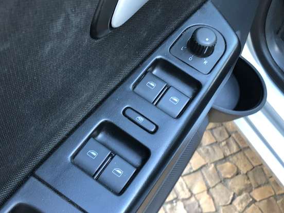 VOLKSWAGEN-FOX-2018