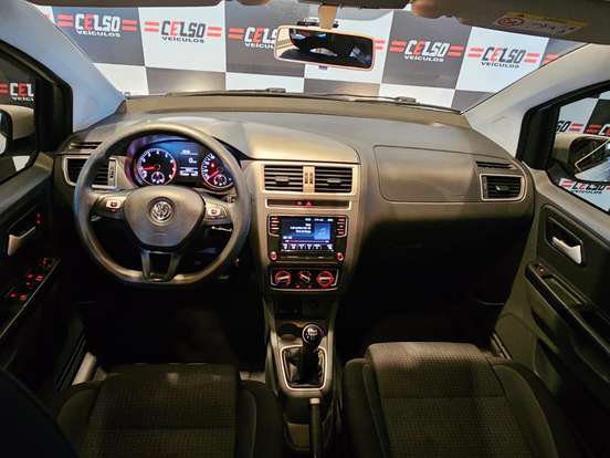 VOLKSWAGEN-FOX-2019