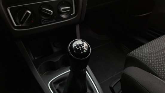 VOLKSWAGEN-FOX-2019