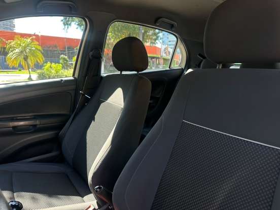 VOLKSWAGEN-GOL-2017