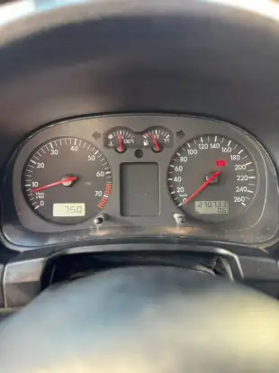 VOLKSWAGEN-GOLF-2003
