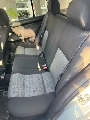 VOLKSWAGEN-GOLF-2003