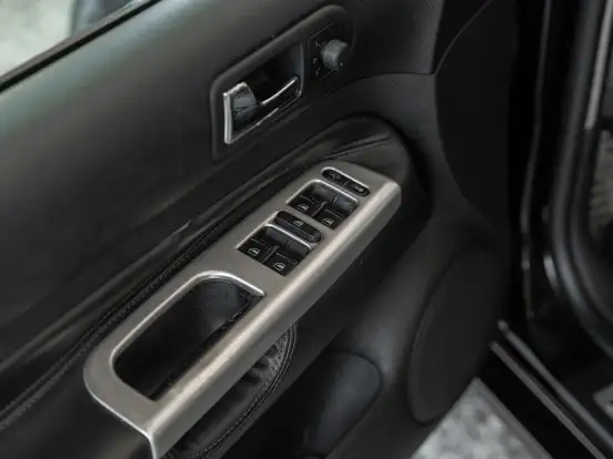 VOLKSWAGEN-GOLF-2007