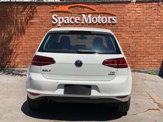 VOLKSWAGEN-GOLF-1.4 TSI HIGHLINE 16V GASOLINA 4P AUTOMÁTICO VOLKSWAGEN-GOLF-2014