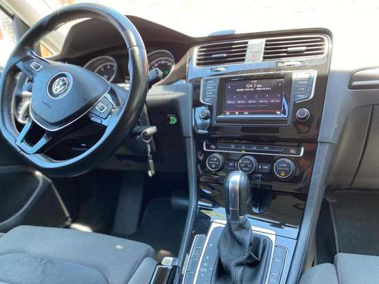 VOLKSWAGEN-GOLF-2014