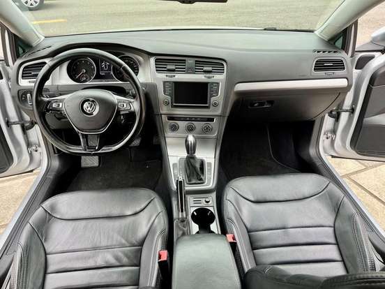 VOLKSWAGEN-GOLF-2016