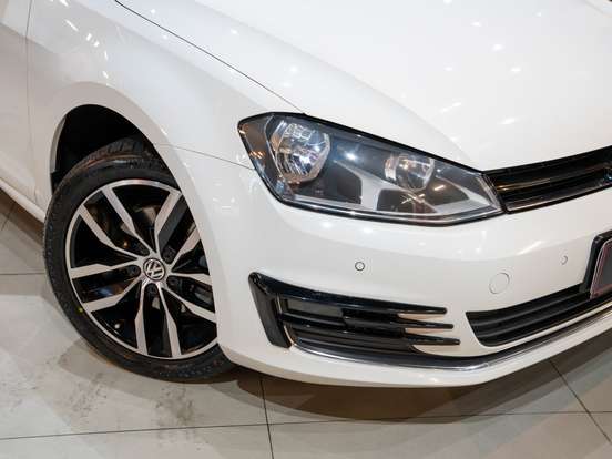 VOLKSWAGEN-GOLF-2016