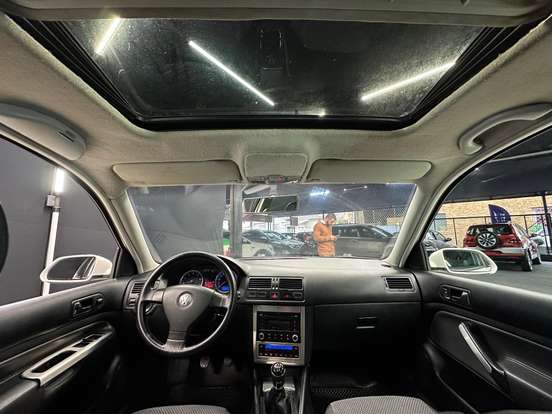 VOLKSWAGEN-GOLF-2011