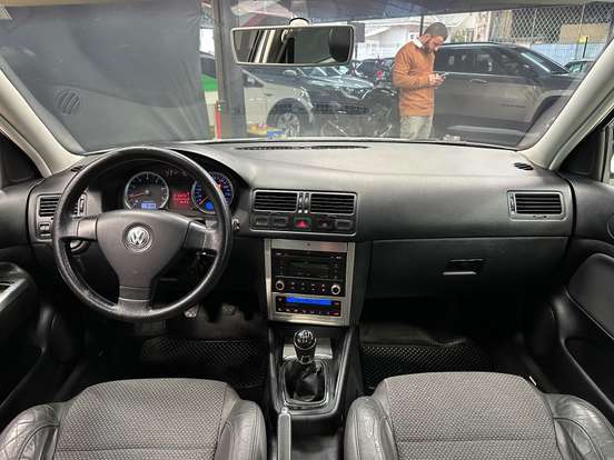 VOLKSWAGEN-GOLF-2011