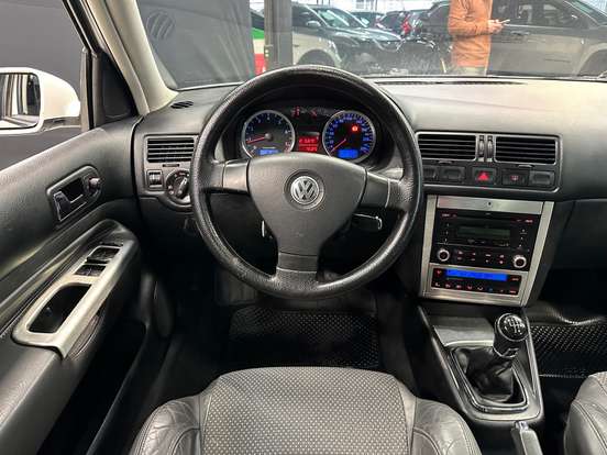 VOLKSWAGEN-GOLF-1.6 MI SPORTLINE 8V FLEX 4P MANUAL VOLKSWAGEN-GOLF-2011
