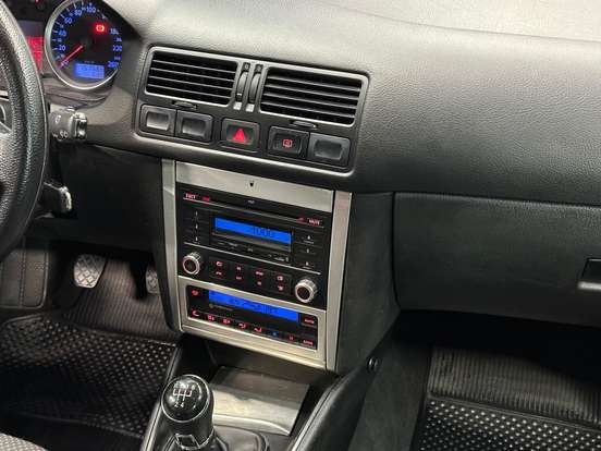VOLKSWAGEN-GOLF-2011