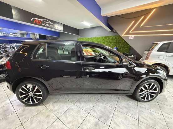 VOLKSWAGEN-GOLF-2015