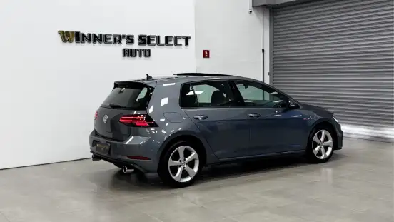 VOLKSWAGEN-GOLF-2019