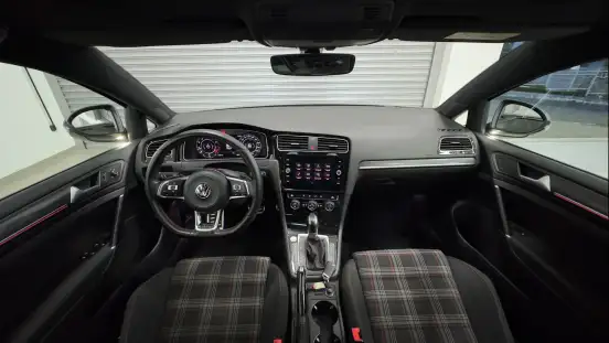 VOLKSWAGEN-GOLF-2019