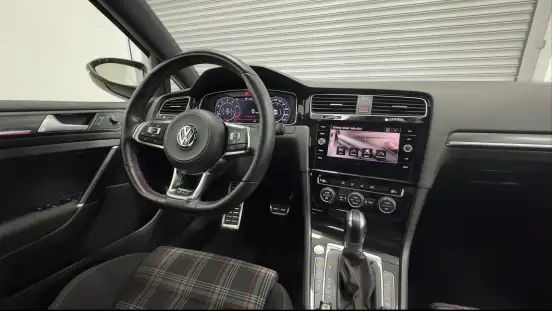 VOLKSWAGEN-GOLF-2019