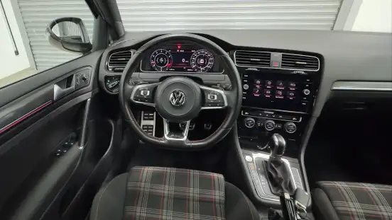 VOLKSWAGEN-GOLF-2019