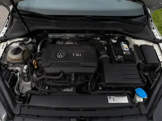 VOLKSWAGEN-GOLF-2018
