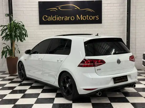 VOLKSWAGEN-GOLF-2.0 TSI GTI 16V TURBO GASOLINA 4P AUTOMÁTICO VOLKSWAGEN-GOLF-2015
