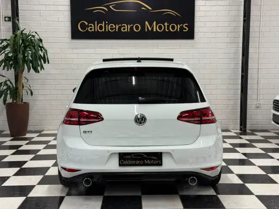 VOLKSWAGEN-GOLF-2015