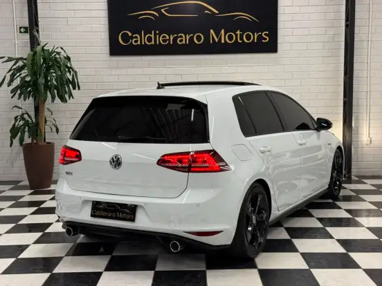 VOLKSWAGEN-GOLF-2015