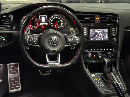 VOLKSWAGEN-GOLF-2015