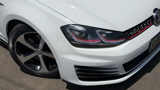 VOLKSWAGEN-GOLF-2017