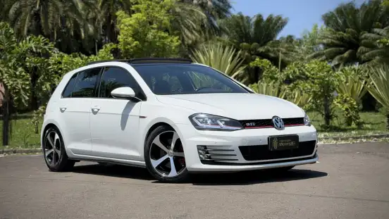 VOLKSWAGEN-GOLF-2017