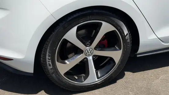 VOLKSWAGEN-GOLF-2017