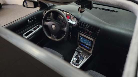VOLKSWAGEN-GOLF-2010