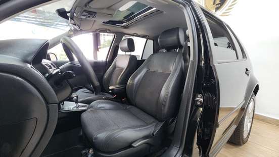 VOLKSWAGEN-GOLF-2010