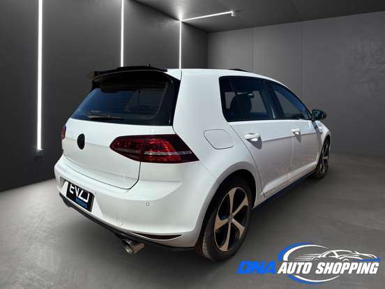 VOLKSWAGEN-GOLF-2014